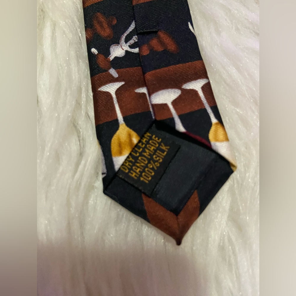 ALYNN  Tie - Picture 5 of 5